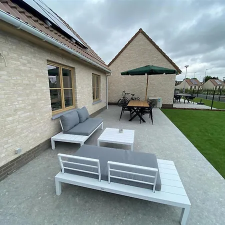 Cosy Polder House Near The Coast, Cleaning Included